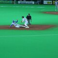 R9999016 Fukuoka - baseball - Un Lions prend de justesse la seconde base