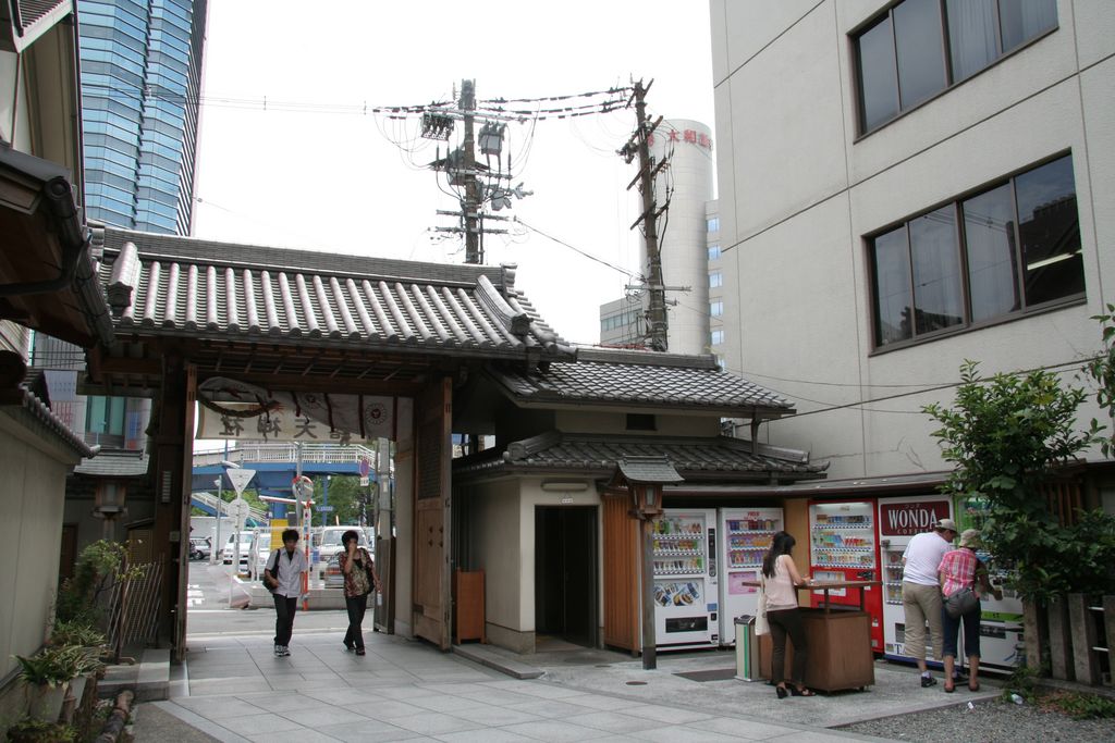R8915 Osaka Umeda Temple Ohatsutenjin