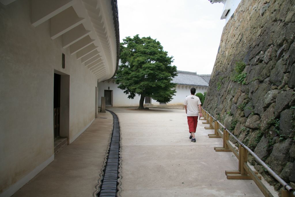R9384 Himeji - Entre la tour principale et l aile ouest 