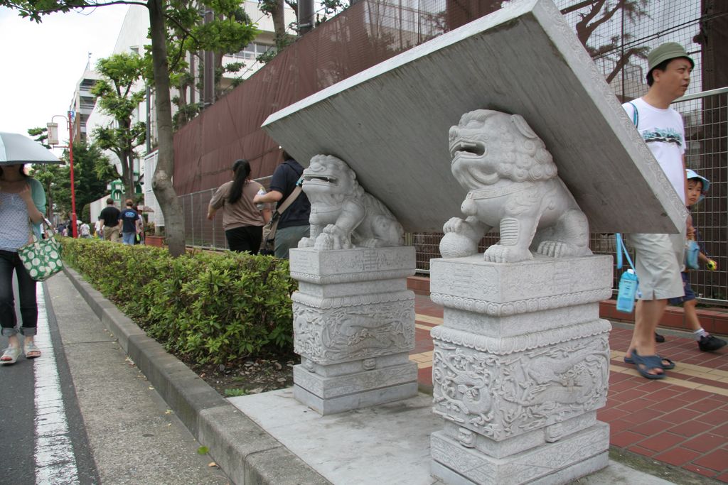 R9534_Yokohama_-_Chinatown_-_Statues.JPG