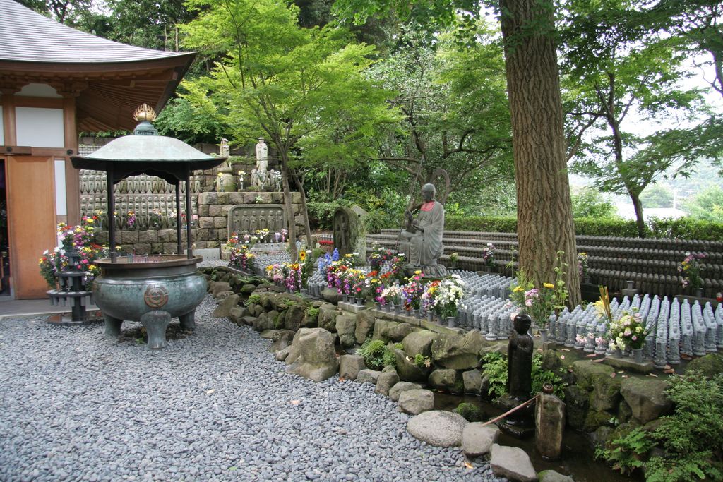 R9589_Kamakura_-_Temple_Hasedera_-_jizo_bosatsu.JPG