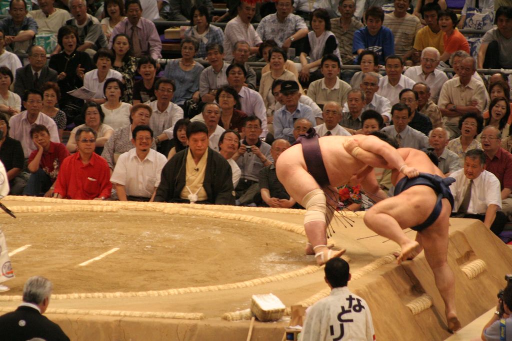 R9671 Nagoya - dohyo de sumo - Dejima expulse Wakanosato