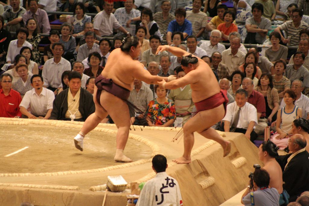R9677 Nagoya - dohyo de sumo - Miyabiyama sort Kyokushuzan