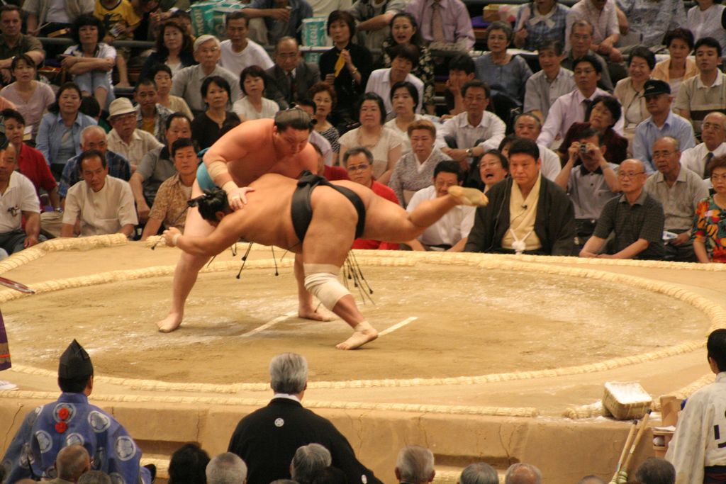 R9679 Nagoya - dohyo de sumo - Hakuo le mongol plaque Kakizoe