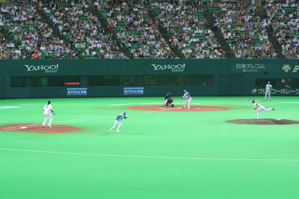 R9999003_Fukuoka_-_baseball_-_tentative_de_prise_de_seconde_base.JPG