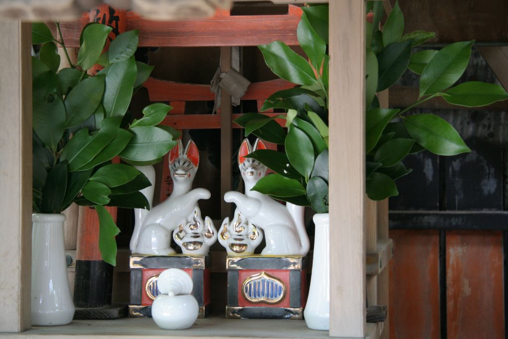 R9999080 Kyoto - Kinkaku-ji - kitsune en porcelaine