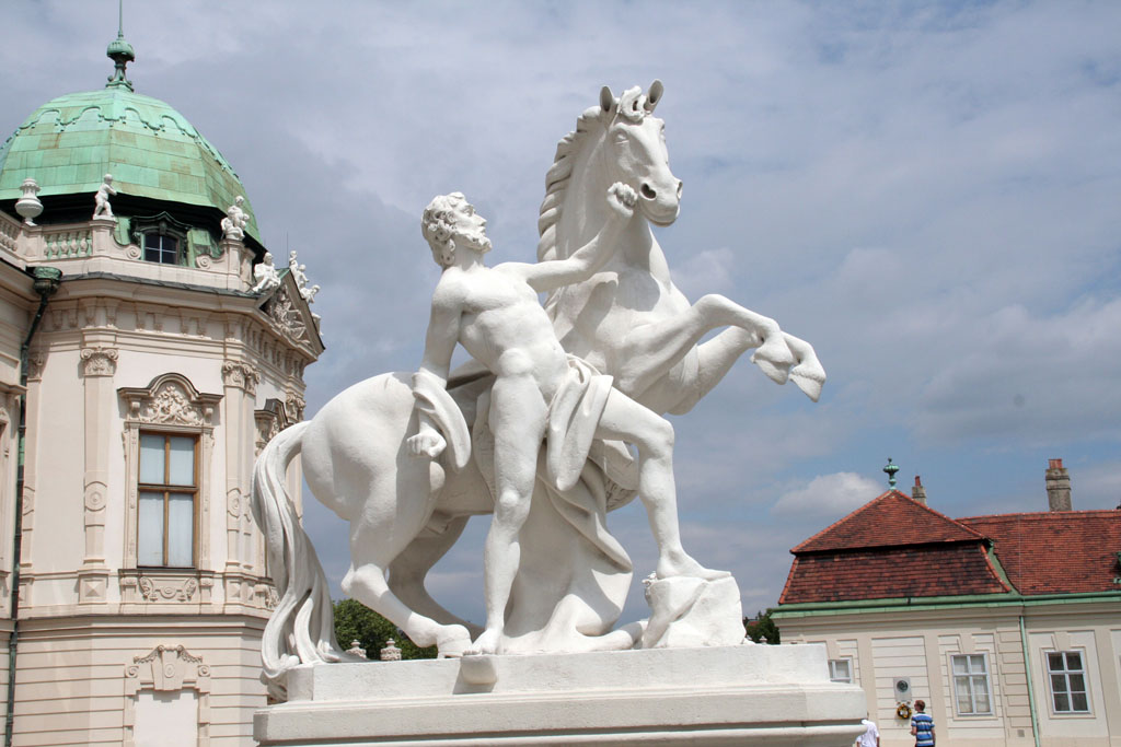 Wien_belvedere_statue_equestre.jpg