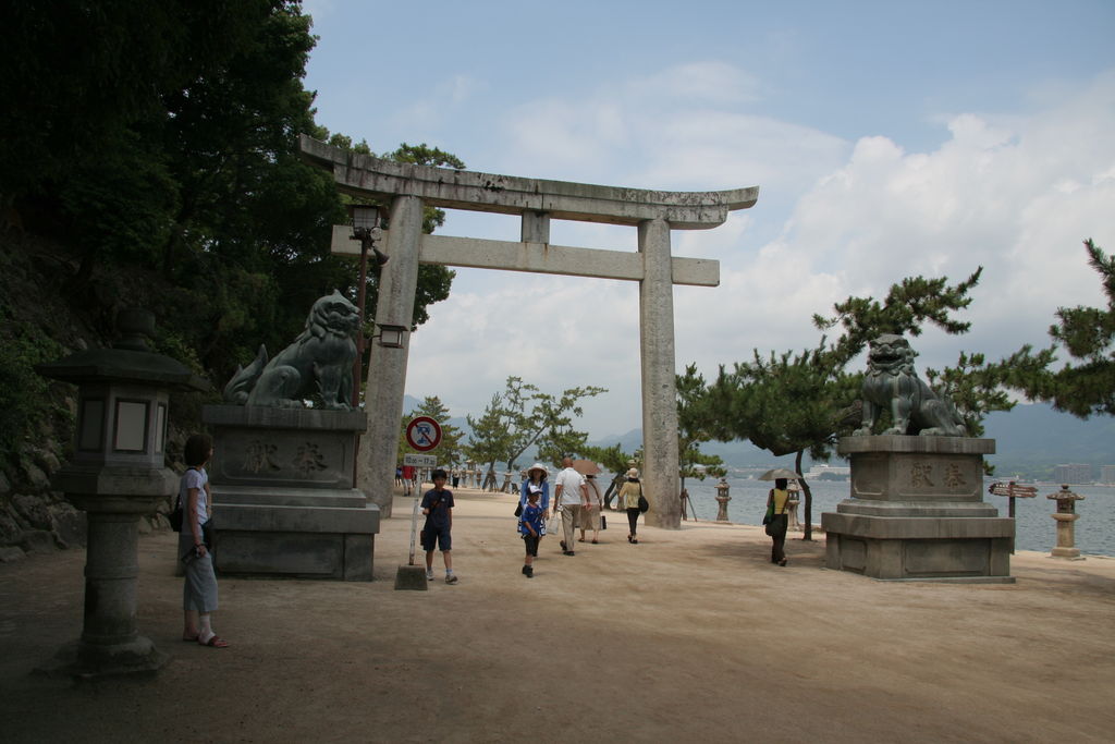 R0345_Miyajima_-_temple_itsukushima.jpg