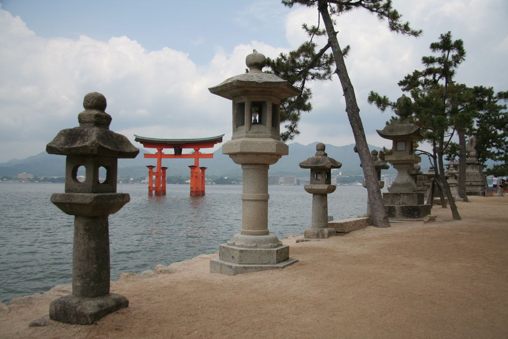 R0351_Miyajima_-_temple_itsukushima.jpg